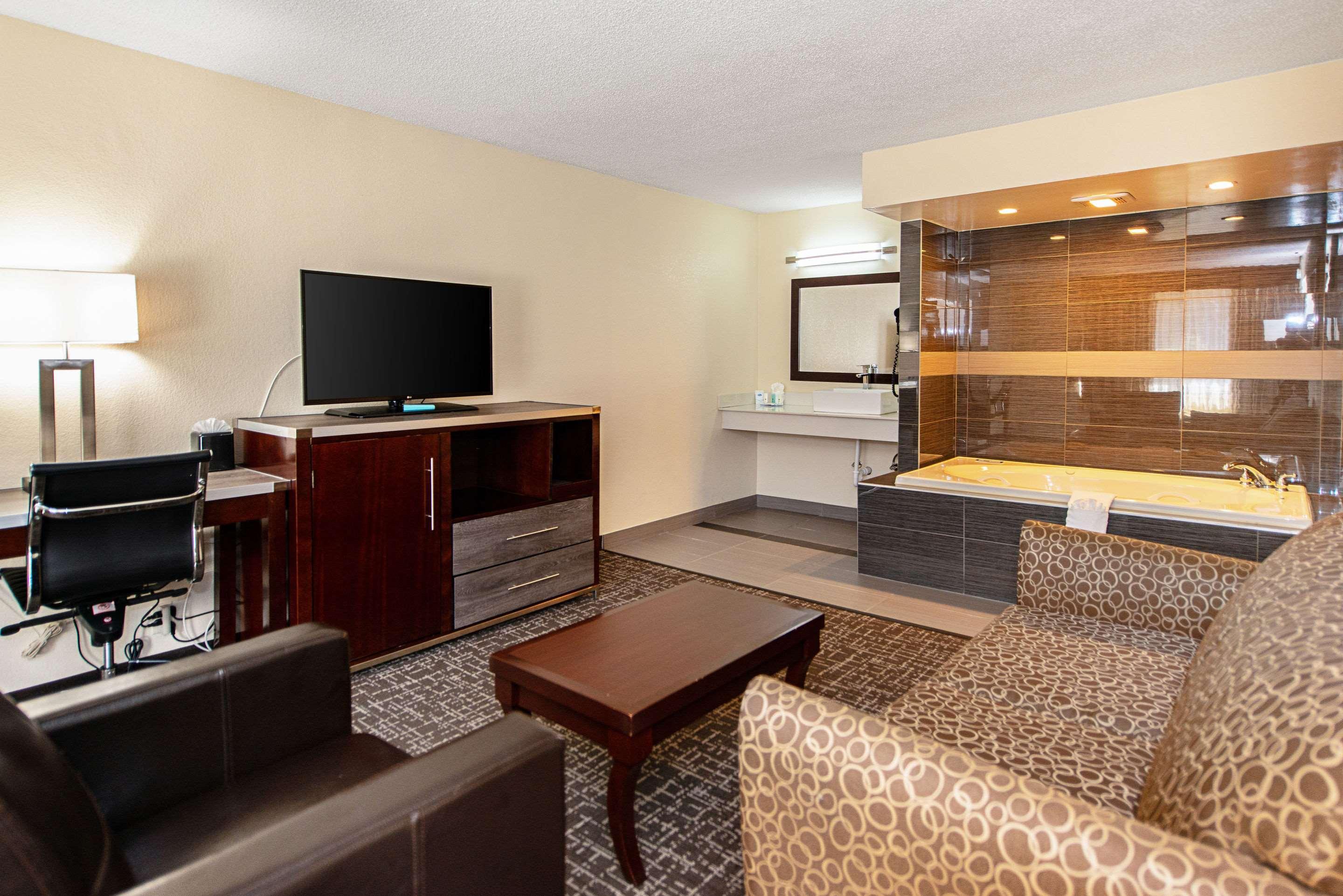 New Hope Inn & Suites Buitenkant foto