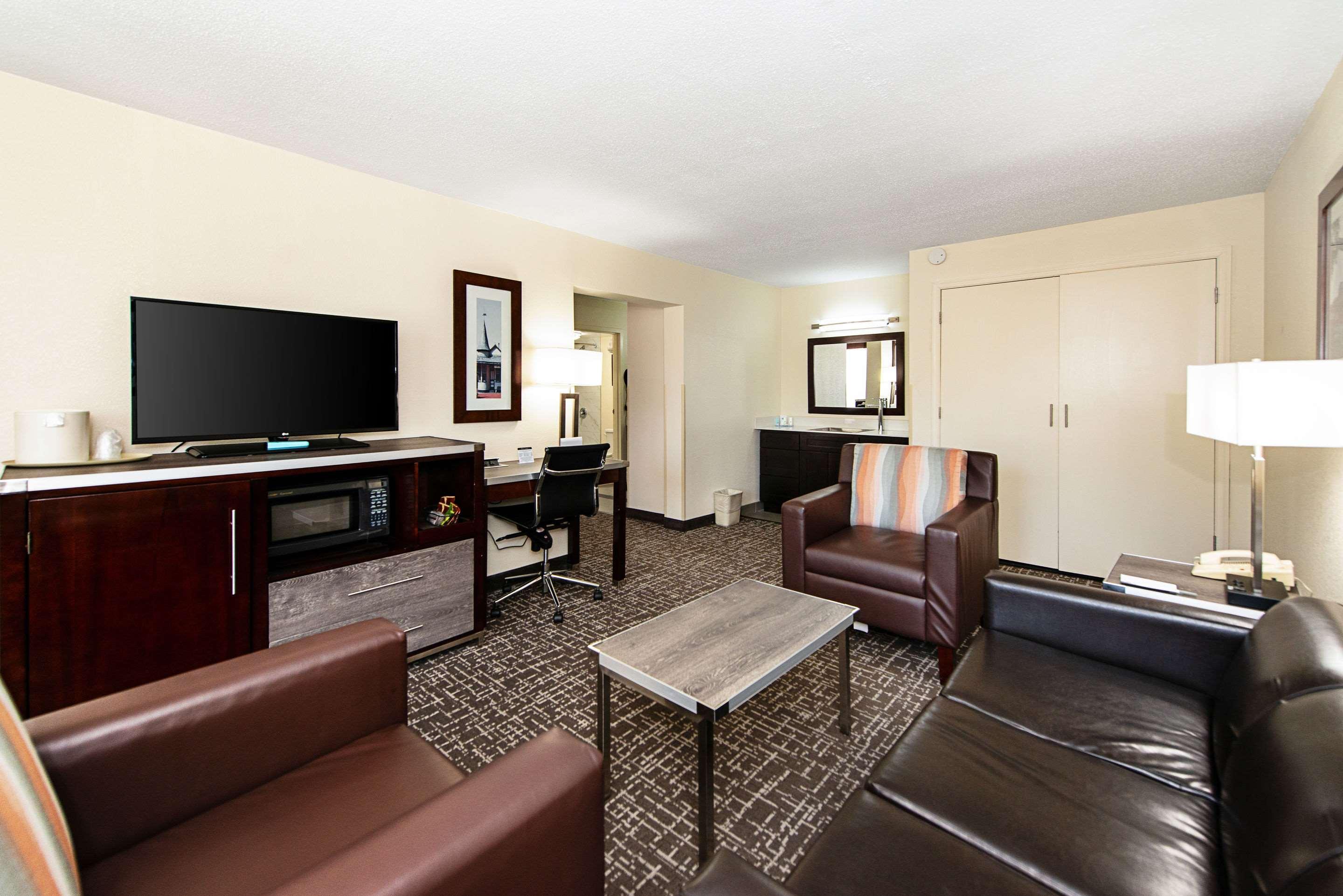 New Hope Inn & Suites Buitenkant foto