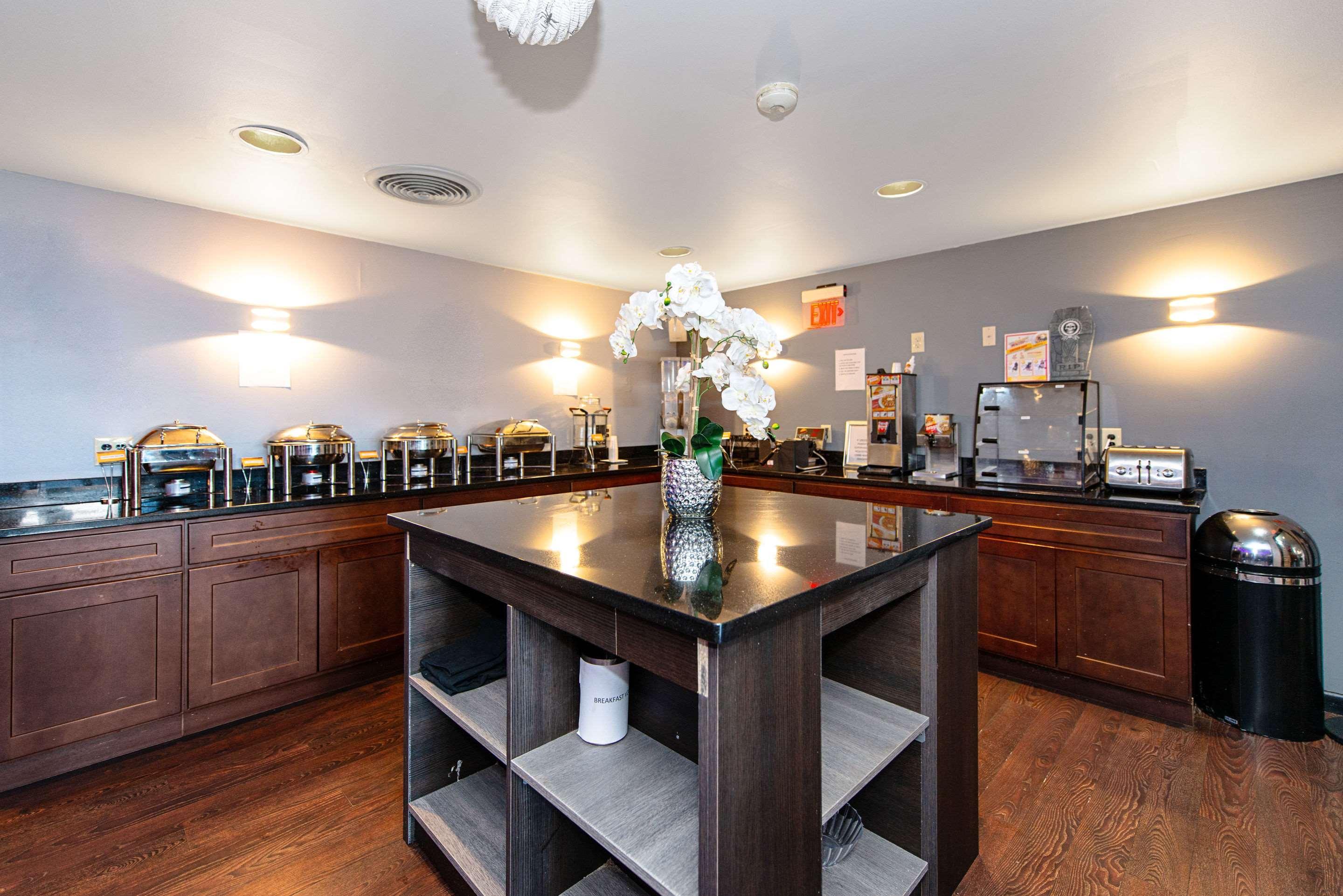 New Hope Inn & Suites Buitenkant foto