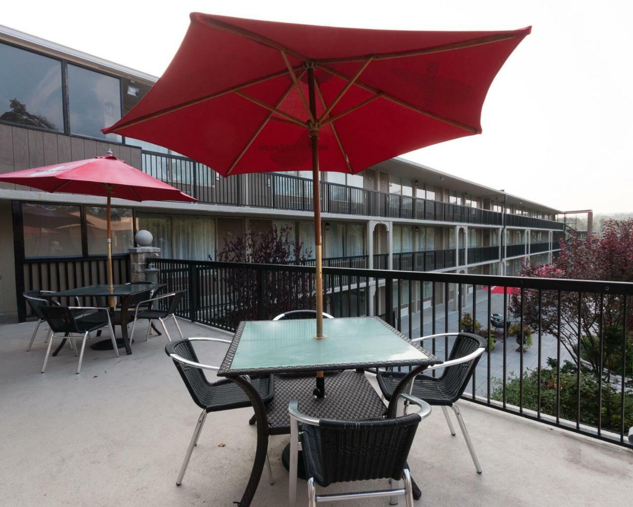New Hope Inn & Suites Buitenkant foto