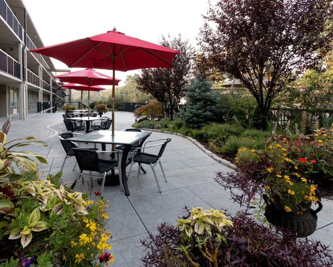 New Hope Inn & Suites Buitenkant foto